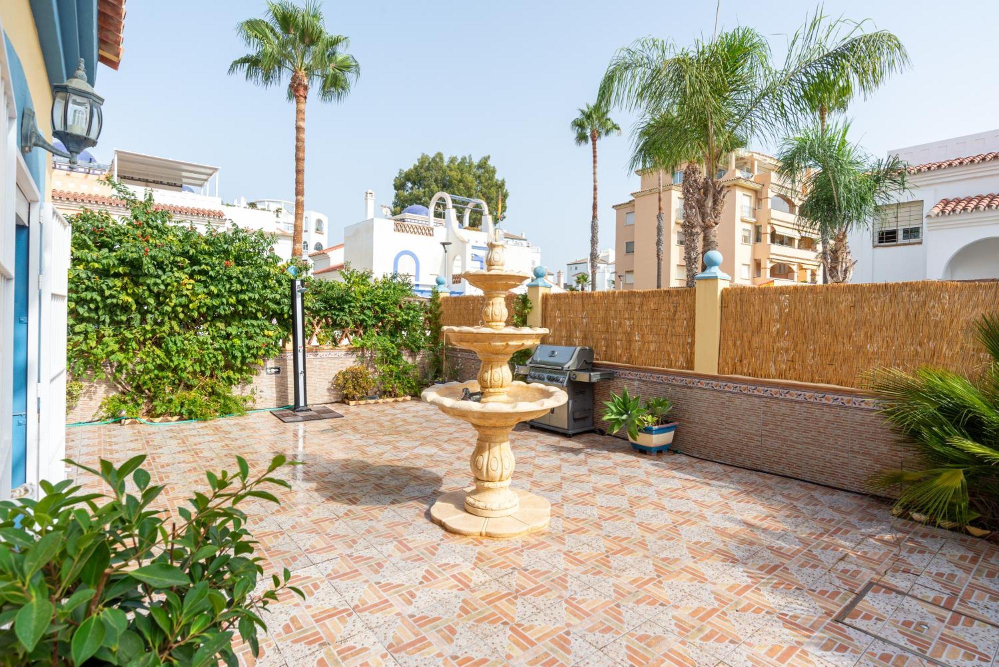 Villa Valentina - Renovated On Los Alamos Beach Torremolinos Kültér fotó