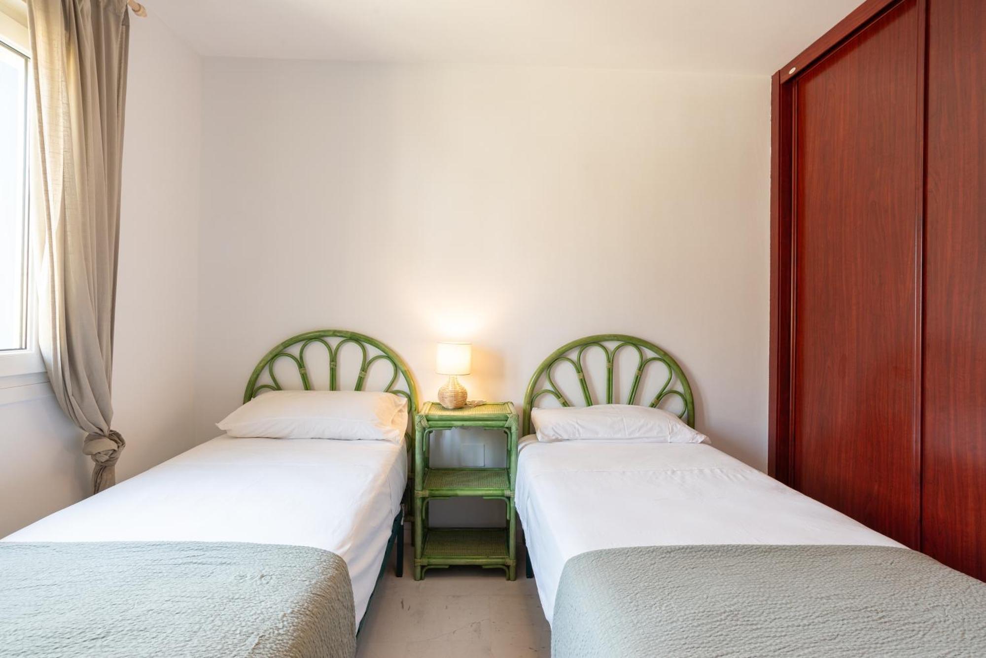 Villa Valentina - Renovated On Los Alamos Beach Torremolinos Kültér fotó