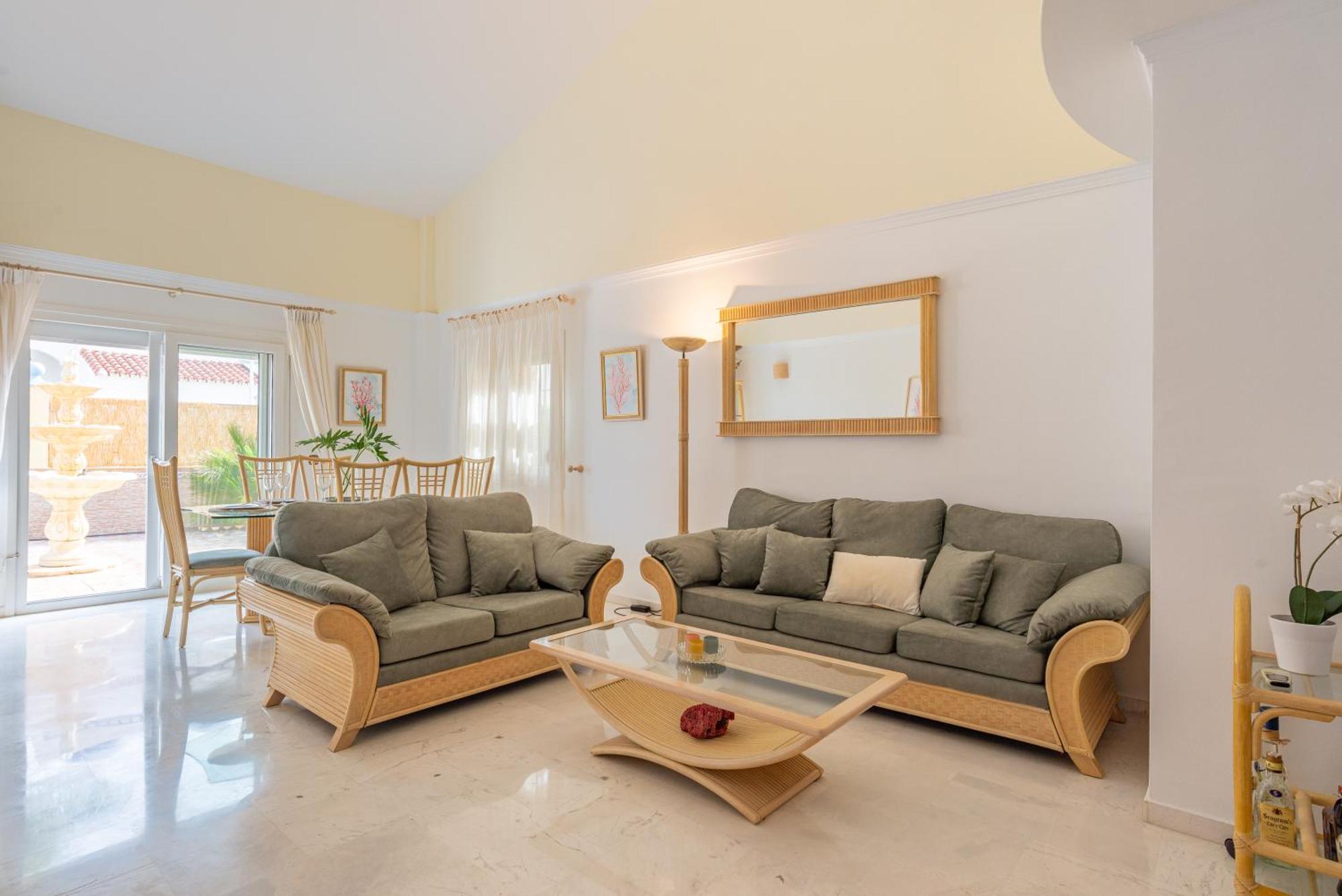 Villa Valentina - Renovated On Los Alamos Beach Torremolinos Kültér fotó