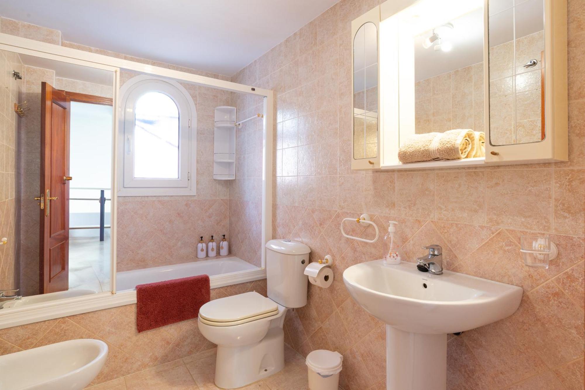 Villa Valentina - Renovated On Los Alamos Beach Torremolinos Kültér fotó