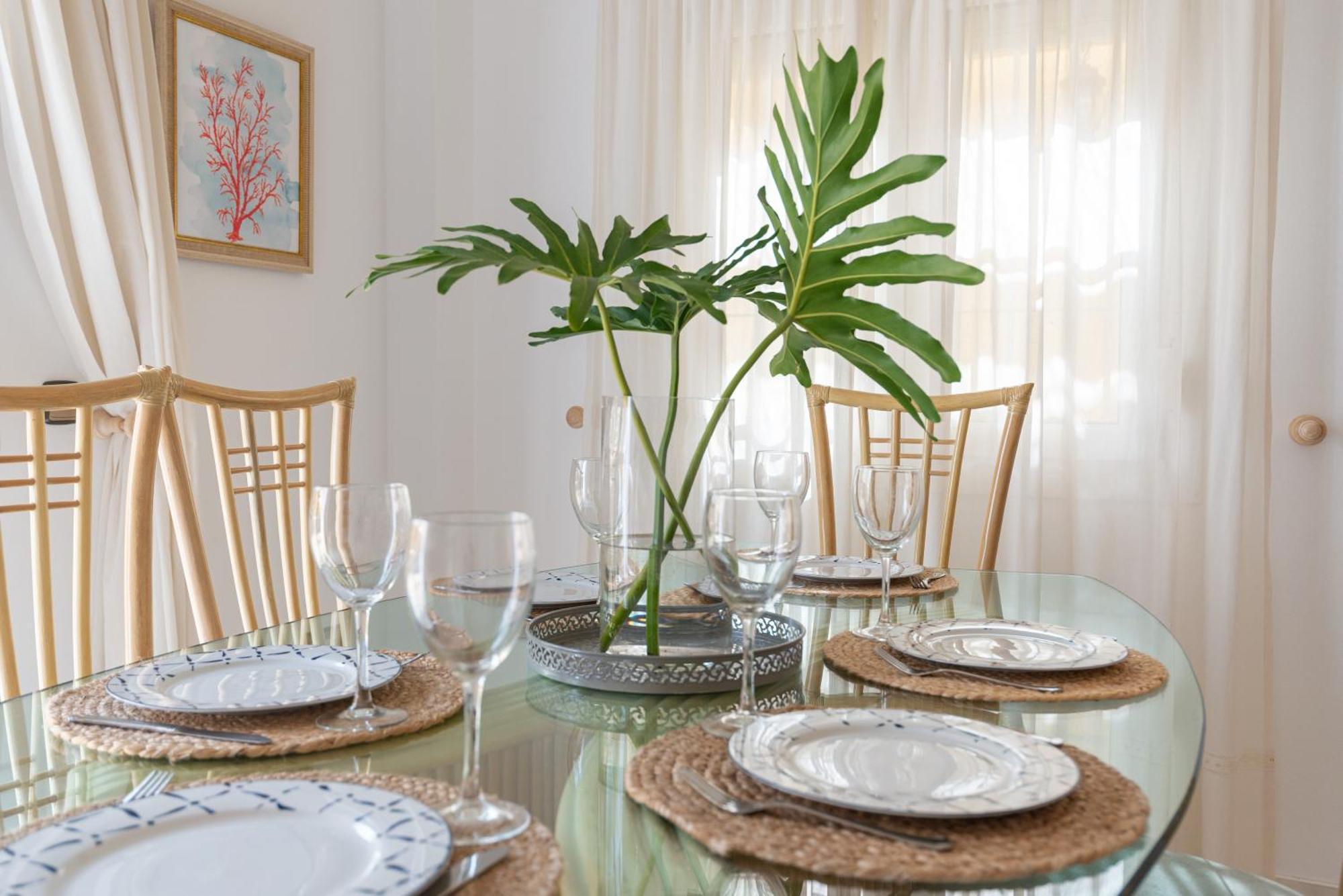 Villa Valentina - Renovated On Los Alamos Beach Torremolinos Kültér fotó